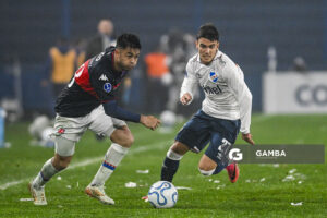 Gonzalo Martínez, de Tigre, Copa Conmebol Sudamericana. Estadio Gran Parque Central.