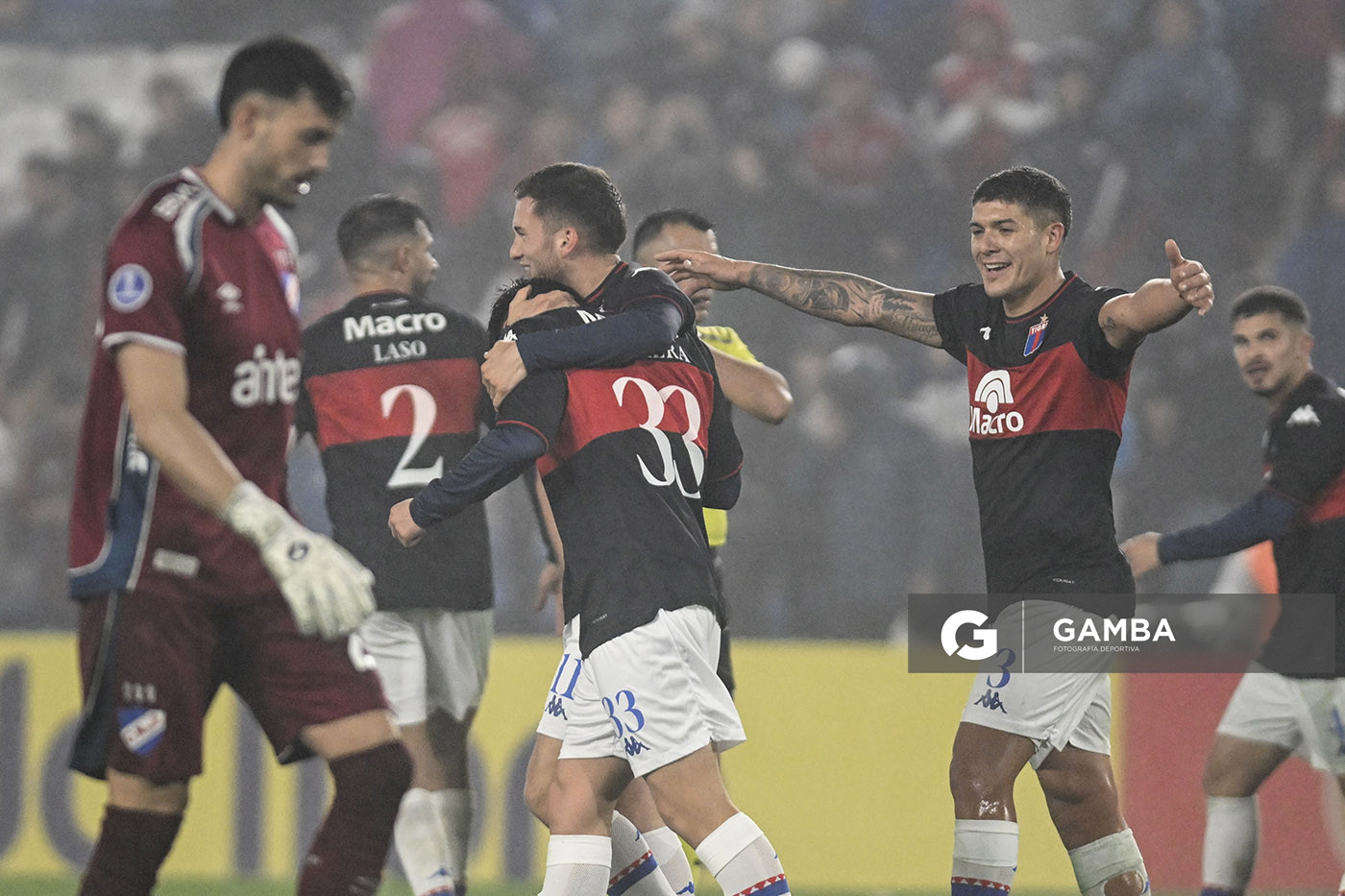 Elías Cabrera, de Tigre, Copa Conmebol Sudamericana. Estadio Gran Parque Central.