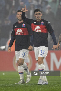 Elías Cabrera, de Tigre, Copa Conmebol Sudamericana. Estadio Gran Parque Central.