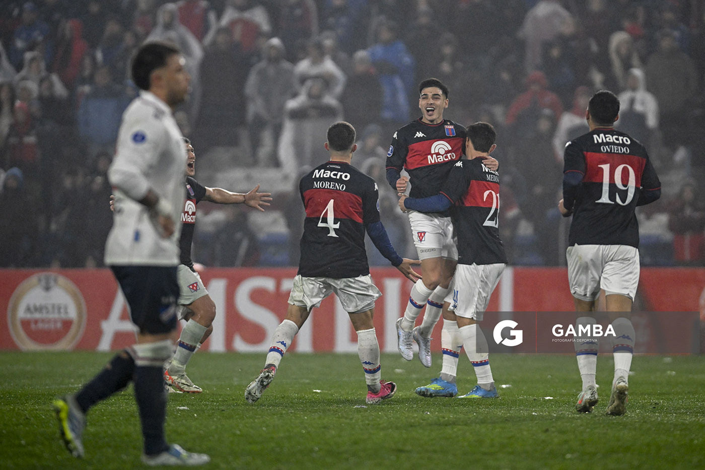 Elías Cabrera, de Tigre, Copa Conmebol Sudamericana. Estadio Gran Parque Central.