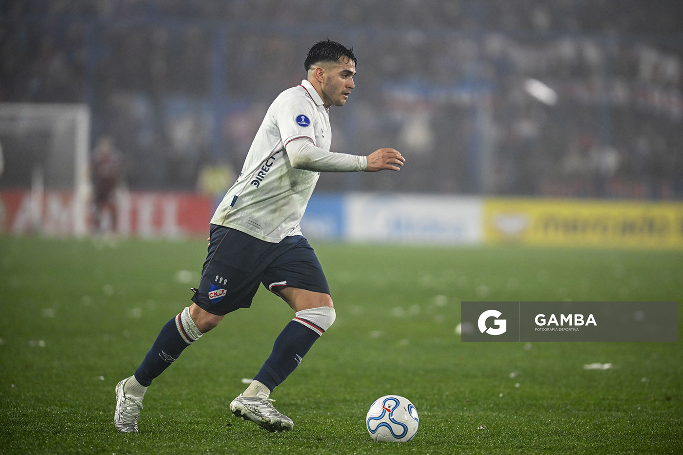 Maximiliano Gómez, de Nacional, Copa Conmebol Sudamericana. Estadio Gran Parque Central.