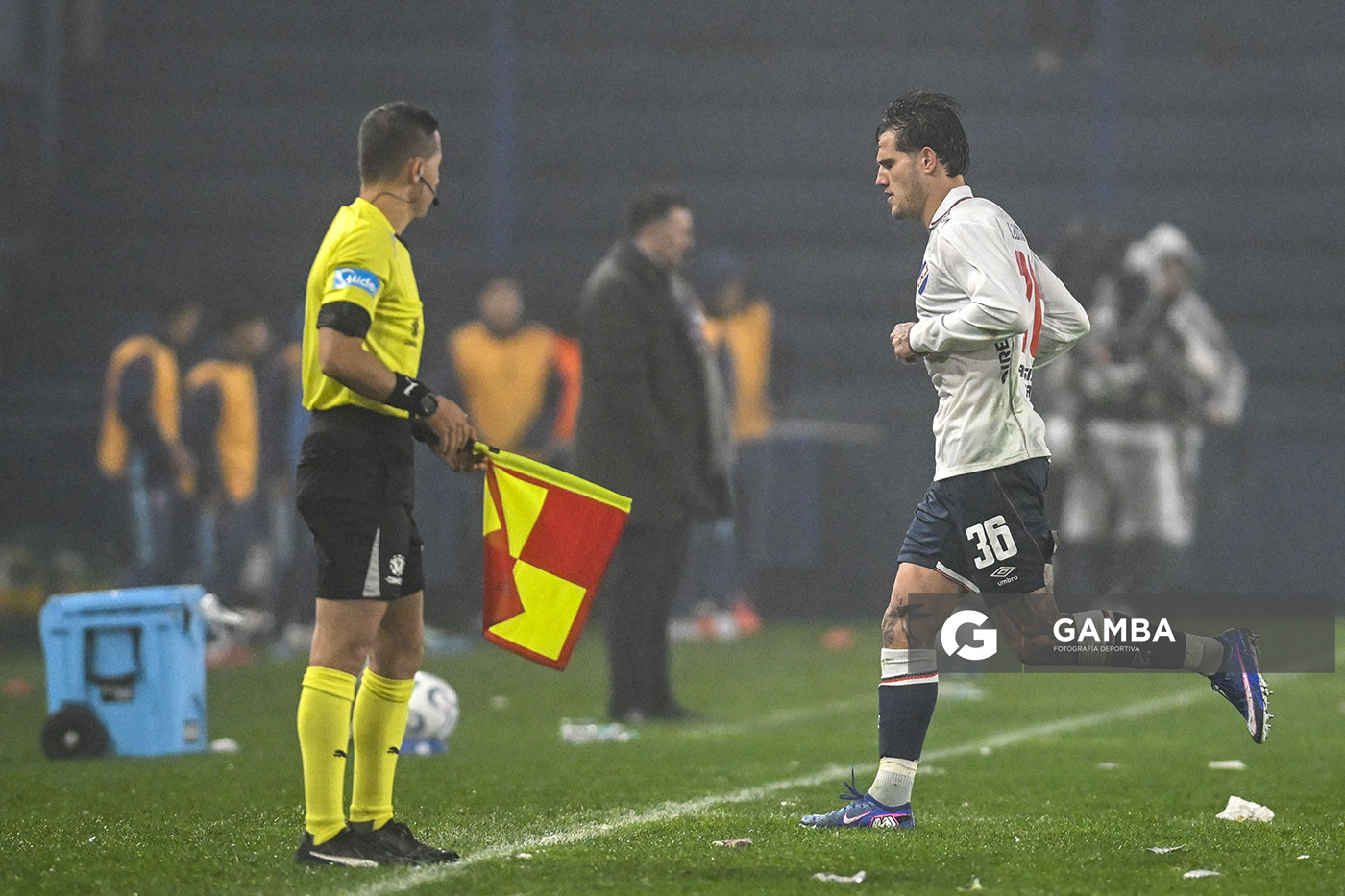 Bruno Zuculini, de Nacional, Copa Conmebol Sudamericana. Estadio Gran Parque Central.