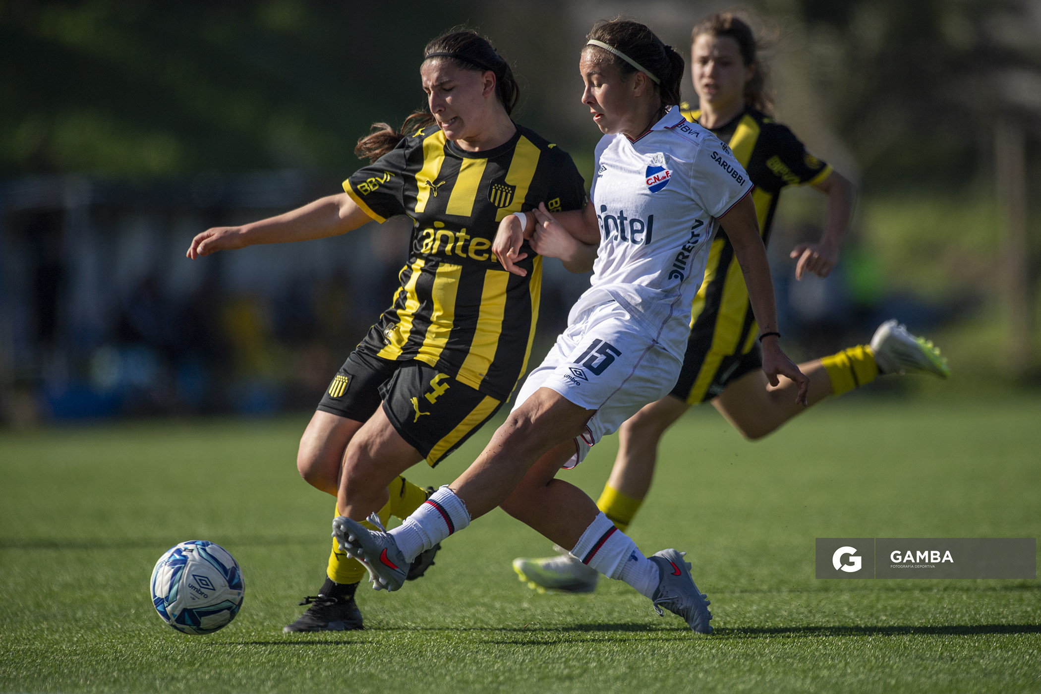 Martina Segovia, de Nacional, Campeonato Uruguayo Femenino. Parque Palermo.