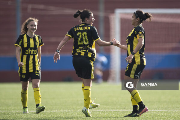 Lorena Graña, de Peñarol, Campeonato Uruguayo Femenino. Parque Palermo.