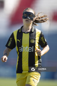 Carla Larrosa, de Peñarol, Campeonato Uruguayo de Fútbol Femenino. Estadio Gran Parque Central.
