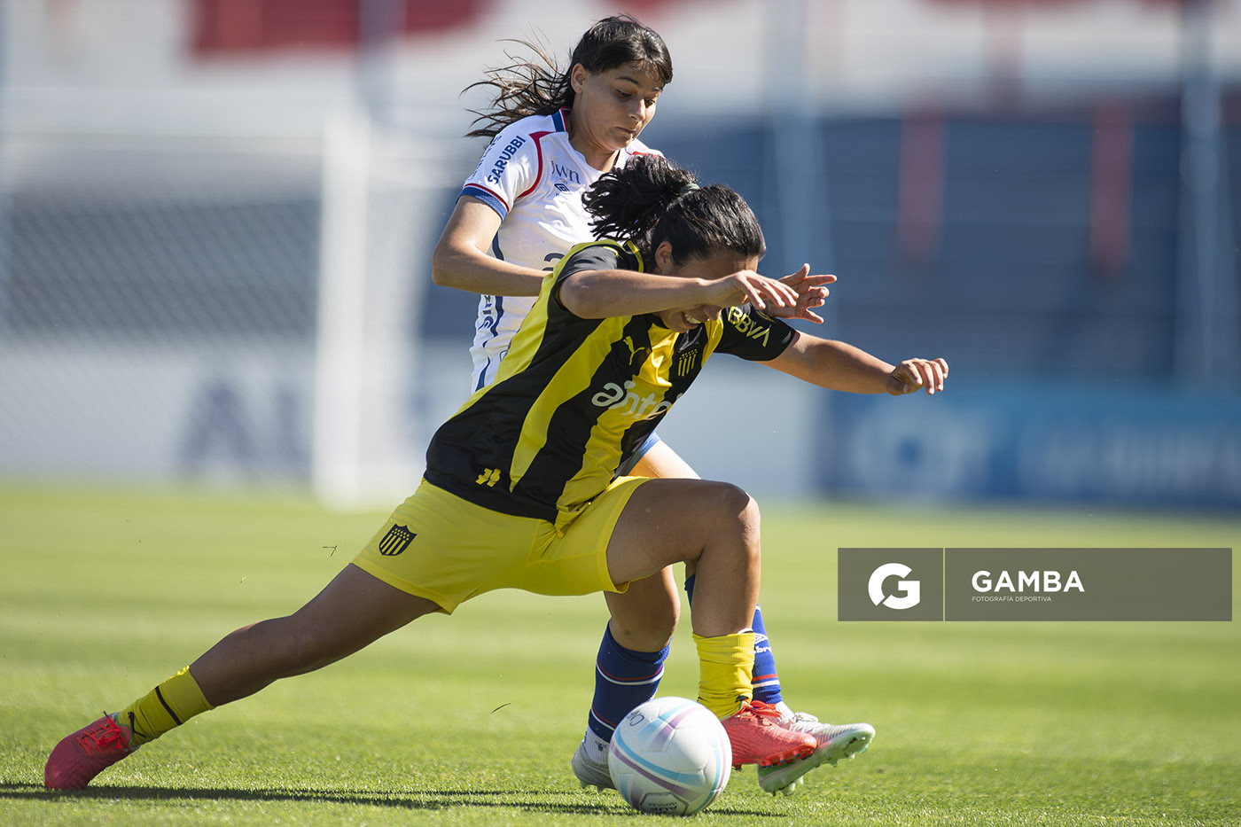 Sasha Larrea, de Peñarol, Campeonato Uruguayo de Fútbol Femenino. Estadio Gran Parque Central.