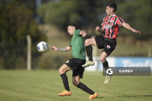 Rodrigo Correa, de Ituzaingó, 18ª Copa Nacional de Clubes. Estadio Julia Pereira.