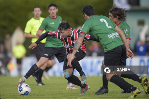 John Alex Salvador, de Barracas, 18ª Copa Nacional de Clubes. Estadio Julia Pereira.