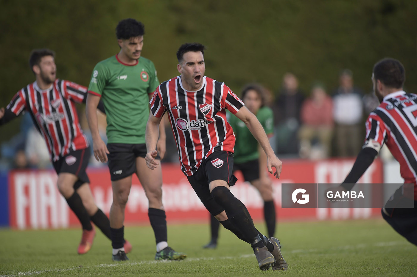 Michael Mendoza, de Barracas, 18ª Copa Nacional de Clubes. Estadio Julia Pereira.