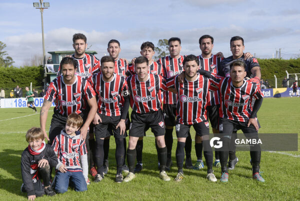 Titulares de Sportivo Barracas. 18ª Copa Nacional de Clubes. Estadio Julia Pereira.