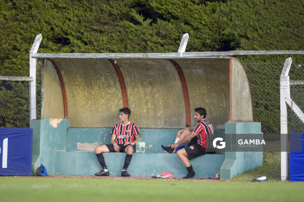 Franco Casanova y Carlos Otazú, de Barracas. 18ª Copa Nacional de Clubes. Estadio Julia Pereira.