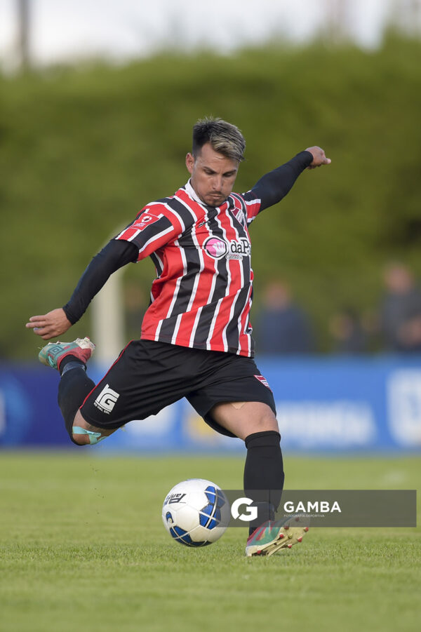 John Alex Salvador, de Barracas. 18ª Copa Nacional de Clubes. Estadio Julia Pereira.