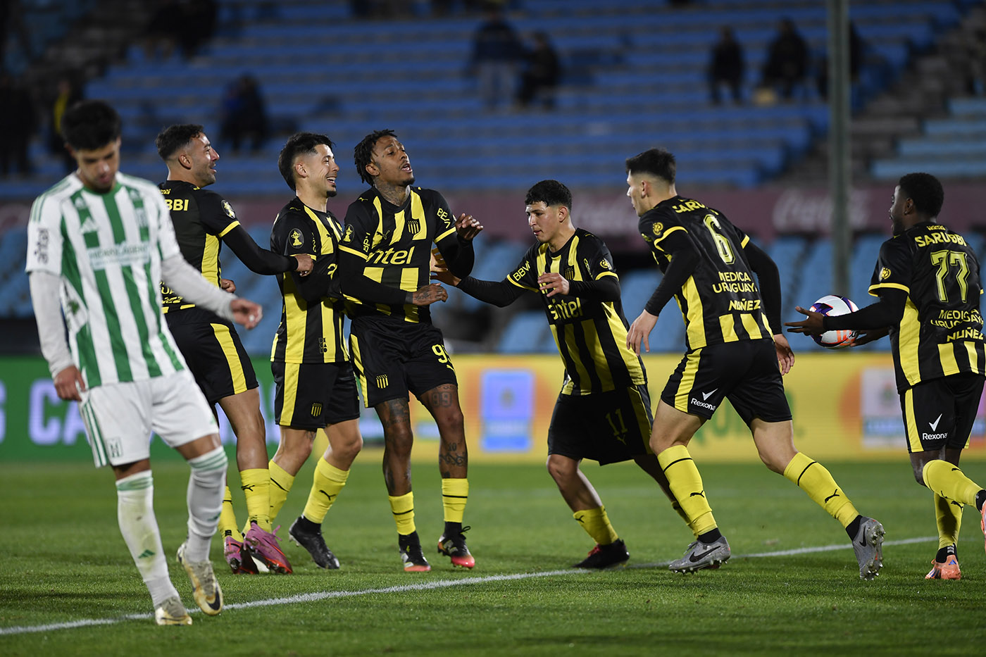 Racing 1 - Peñarol 1. F5INT26.