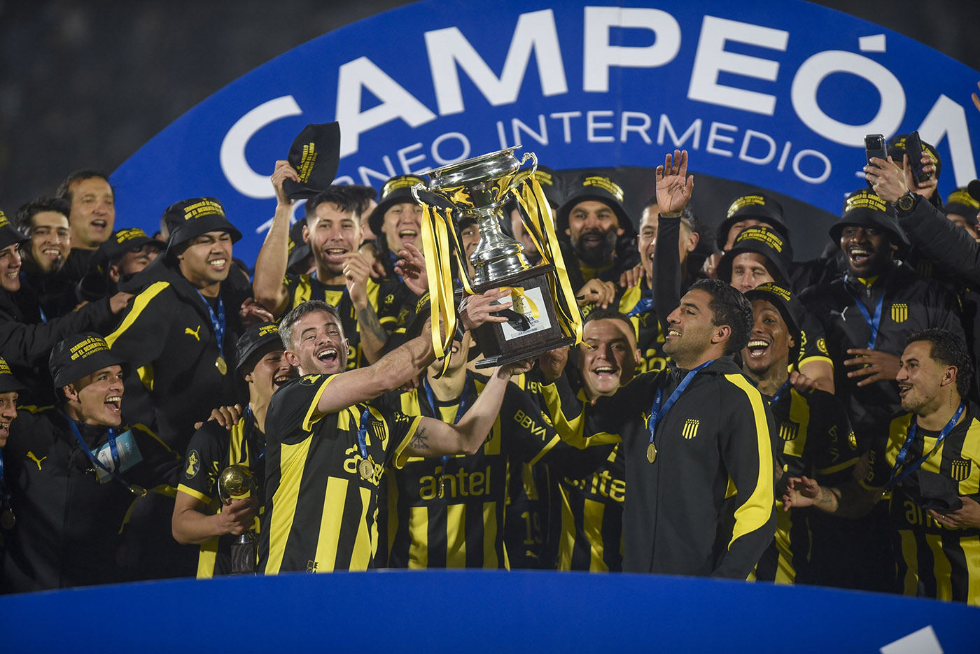 Peñarol 5 - Montevideo Wanderers 1. Final INT26.