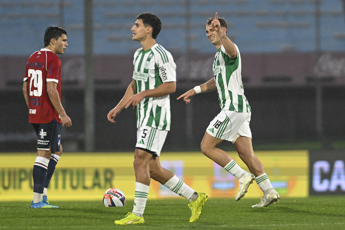 Racing 2 - Nacional 0. F2CL26.