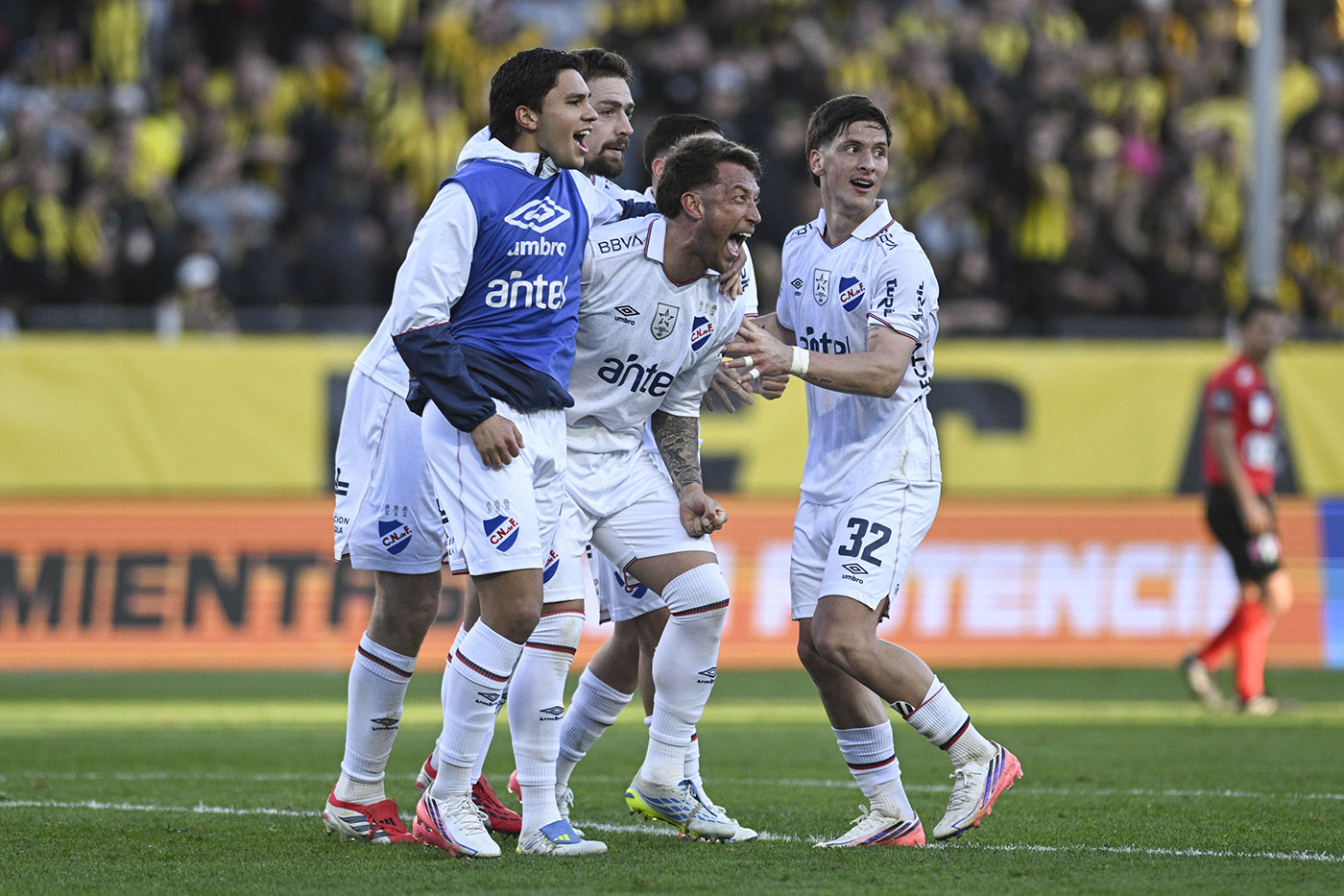 Peñarol 0 - Nacional 1. F4CL26.