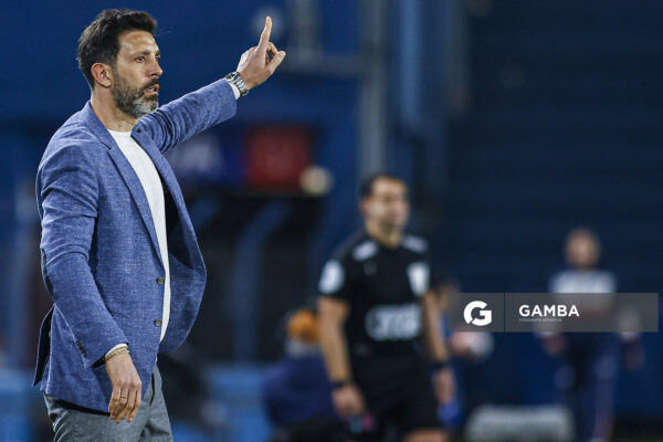 Jorge Bava, director técnico de Nacional, Liga AUF Uruguaya. Estadio Gran Parque Central.