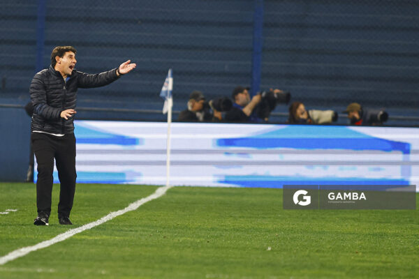Mathías Corujo, director técnico de Wanderers, Liga AUF Uruguaya. Estadio Gran Parque Central.