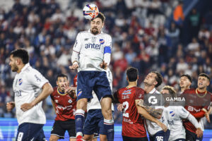 Sebastián Coates, de Nacional, Liga AUF Uruguaya. Estadio Gran Parque Central.