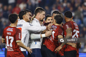 Sebastián Coates, de Nacional, Liga AUF Uruguaya. Estadio Gran Parque Central.