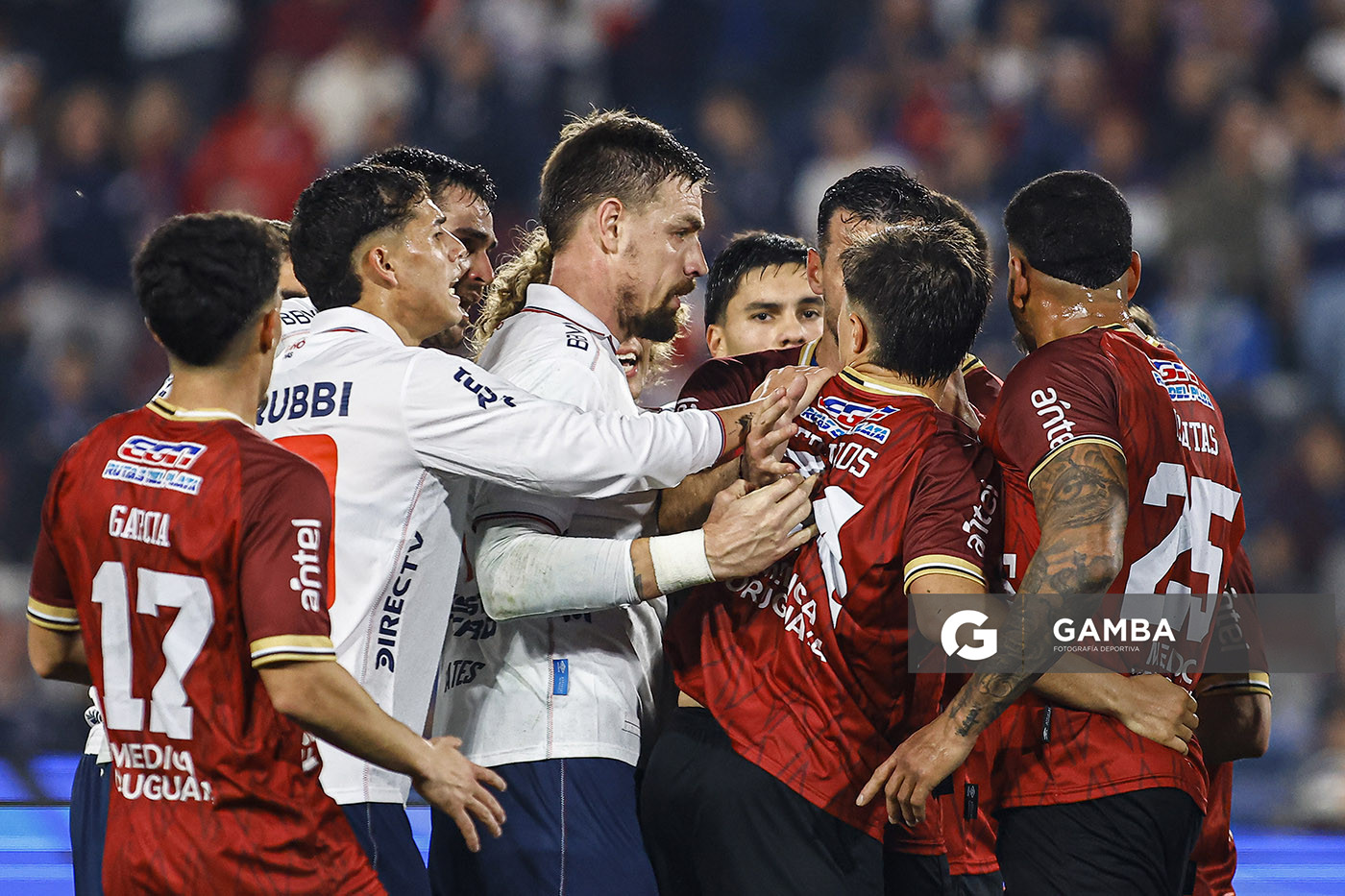 Sebastián Coates, de Nacional, Liga AUF Uruguaya. Estadio Gran Parque Central.