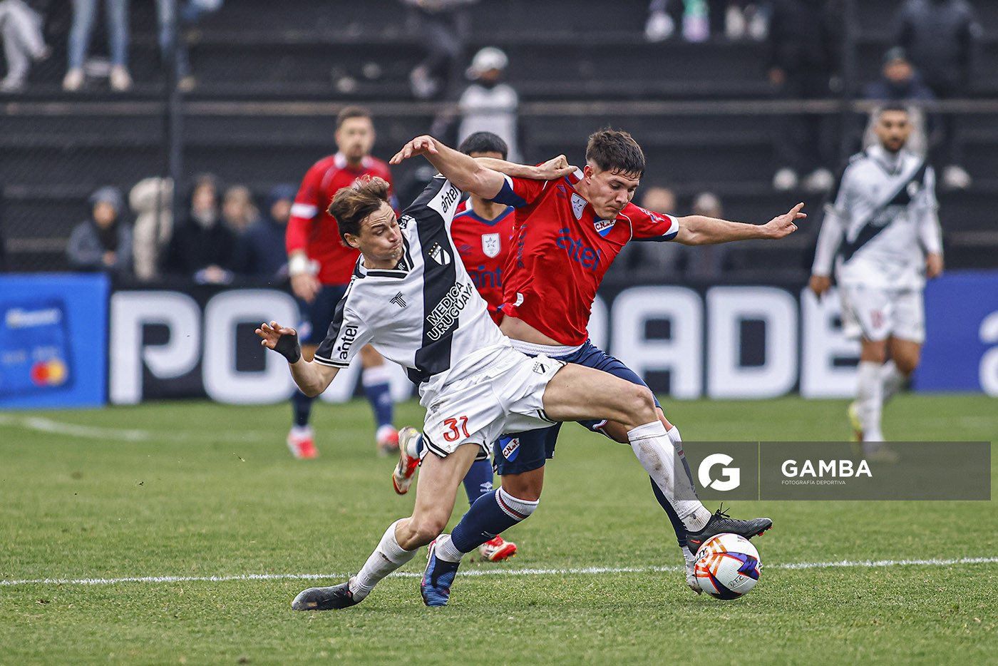 Tomás Cavanagh, de Danubio, Liga AUF Uruguaya. Estadio María Mincheff de Lazaroff.