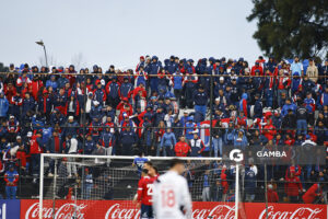 Hinchas de Nacional. Liga AUF Uruguaya. Estadio María Mincheff de Lazaroff.