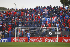 Hinchas de Nacional. Liga AUF Uruguaya. Estadio María Mincheff de Lazaroff.