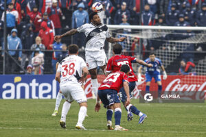 Hugo Silveira, de Danubio, Liga AUF Uruguaya. Estadio María Mincheff de Lazaroff.