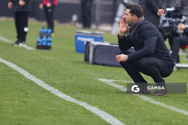 Jorge Bava, director técnico de Nacional, Liga AUF Uruguaya. Estadio María Mincheff de Lazaroff.