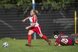 Tamara Trinidad, de Canadian, Campeonato Uruguayo Femenino. Estadio Julio César Abbadie.