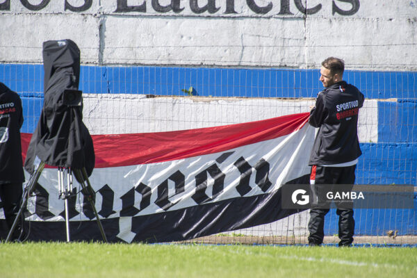 Carlos Cabrera, capitán de Sportivo Barracas. 22ª Copa Nacional de Clubes.