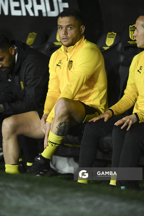 Jonathan Rodríguez, de Peñarol, Liga AUF Uruguaya. Estadio Campeón del Siglo.