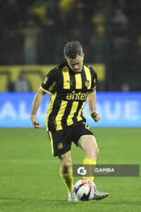 Lucas Hernández, de Peñarol, Liga AUF Uruguaya. Estadio Campeón del Siglo.