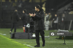 Ignacio Ordóñez, director técnico de Cerro Largo, Liga AUF Uruguaya. Estadio Campeón del Siglo.