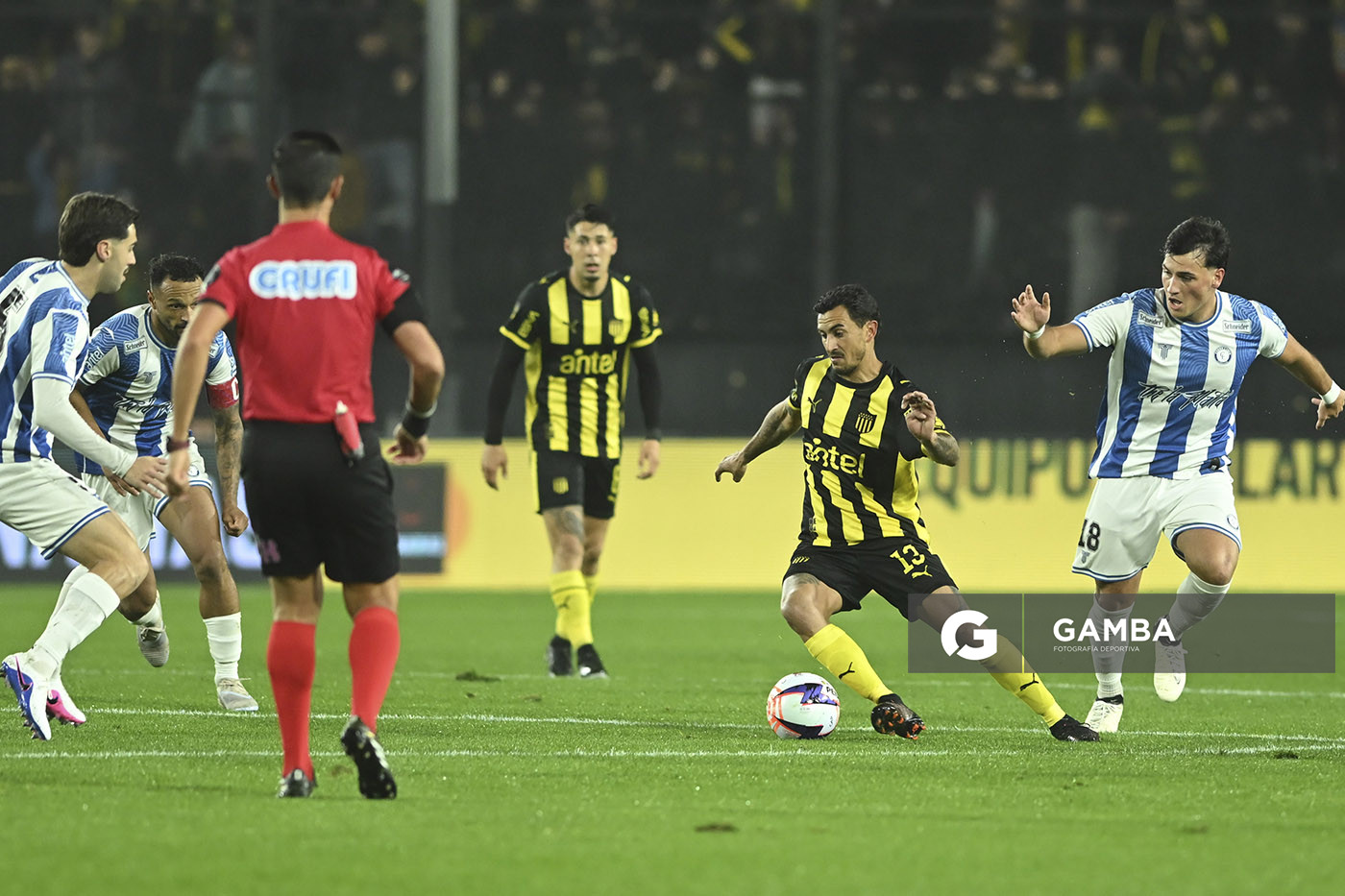Eduardo Darias, de Peñarol, Liga AUF Uruguaya. Estadio Campeón del Siglo.