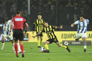 Eduardo Darias, de Peñarol, Liga AUF Uruguaya. Estadio Campeón del Siglo.