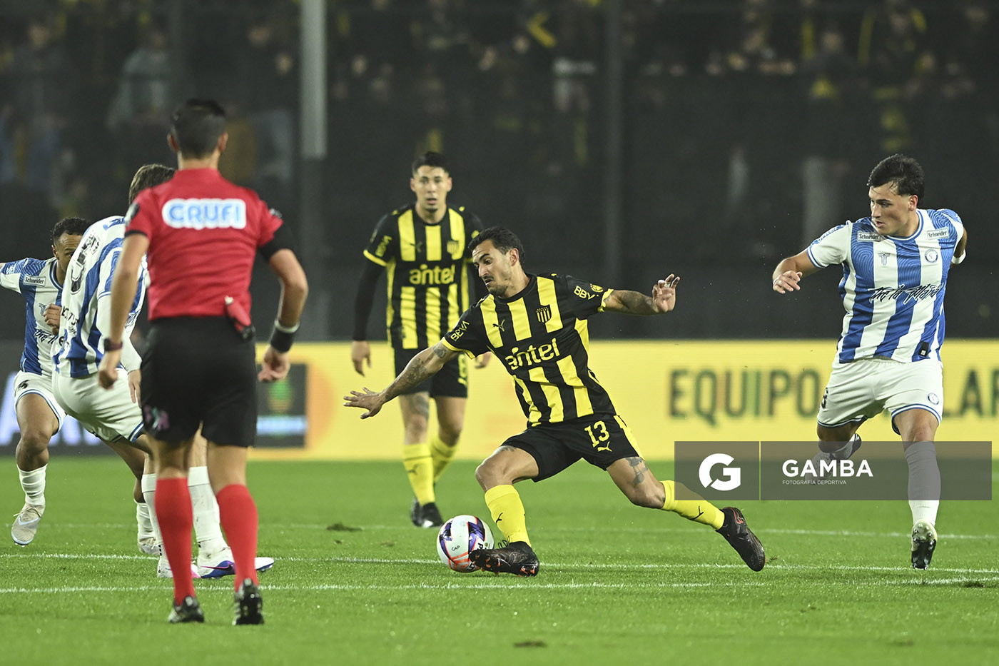 Eduardo Darias, de Peñarol, Liga AUF Uruguaya. Estadio Campeón del Siglo.