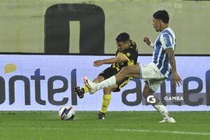Javier Cabrera, de Peñarol, Liga AUF Uruguaya. Estadio Campeón del Siglo.