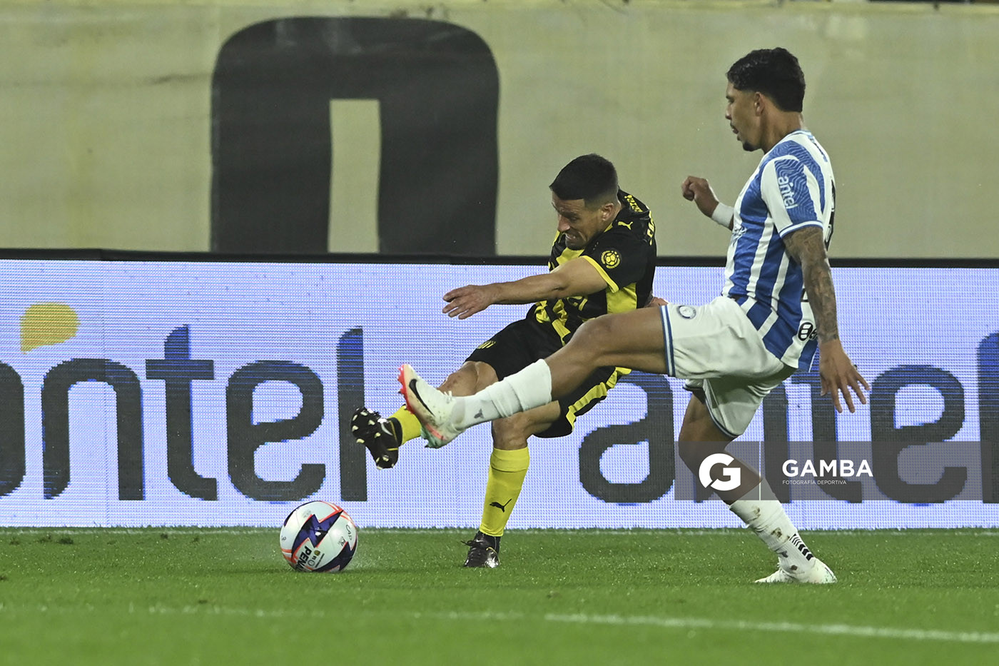 Javier Cabrera, de Peñarol, Liga AUF Uruguaya. Estadio Campeón del Siglo.