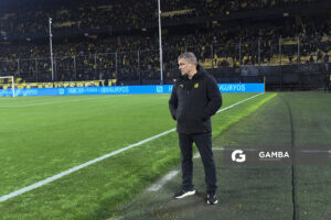 Diego Aguirre, director técnico de Peñarol, Liga AUF Uruguaya. Estadio Campeón del Siglo.