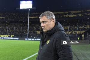 Diego Aguirre, director técnico de Peñarol, Liga AUF Uruguaya. Estadio Campeón del Siglo.