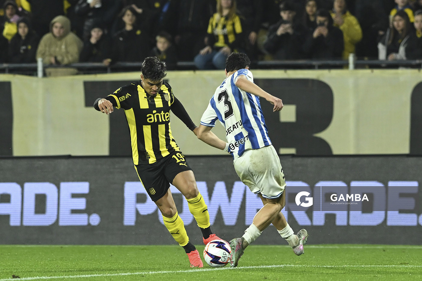 Matías Arezo, de Peñarol, Liga AUF Uruguaya. Estadio Campeón del Siglo.