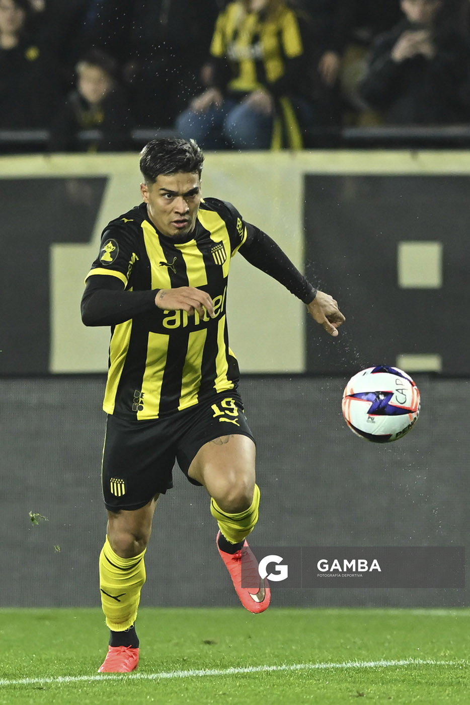 Matías Arezo, de Peñarol, Liga AUF Uruguaya. Estadio Campeón del Siglo.