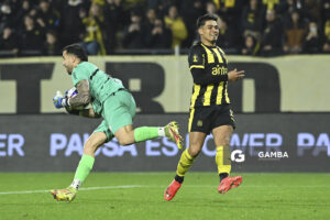 Pedro González, golero de Cerro Largo, Liga AUF Uruguaya. Estadio Campeón del Siglo.