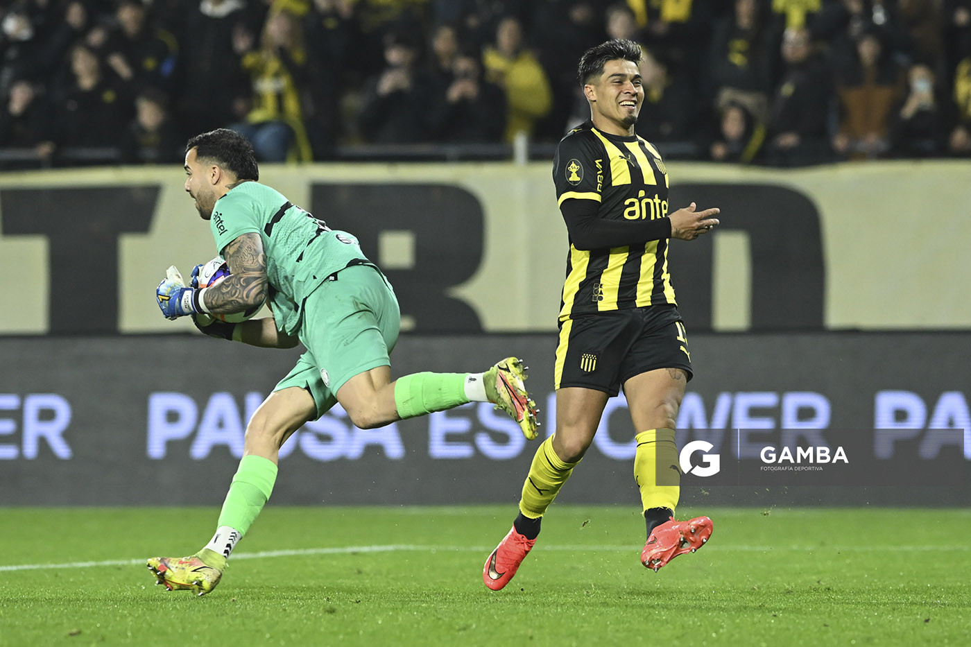 Pedro González, golero de Cerro Largo, Liga AUF Uruguaya. Estadio Campeón del Siglo.