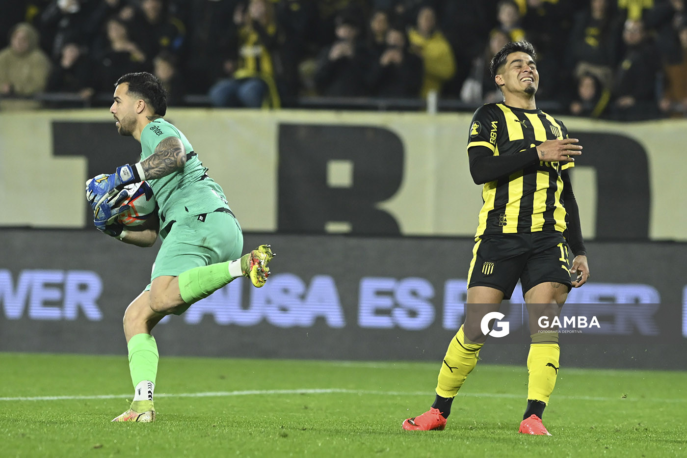Pedro González, golero de Cerro Largo, Liga AUF Uruguaya. Estadio Campeón del Siglo.