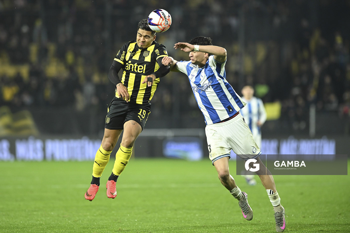 Matías Arezo, de Peñarol, Liga AUF Uruguaya. Estadio Campeón del Siglo.