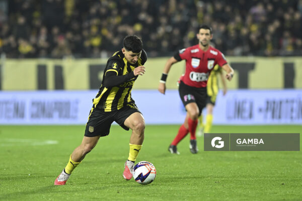 Leonel Jaime, de Peñarol, Liga AUF Uruguaya. Estadio Campeón del Siglo.