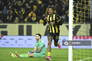 Abel Hernández, de Peñarol, Liga AUF Uruguaya. Estadio Campeón del Siglo.